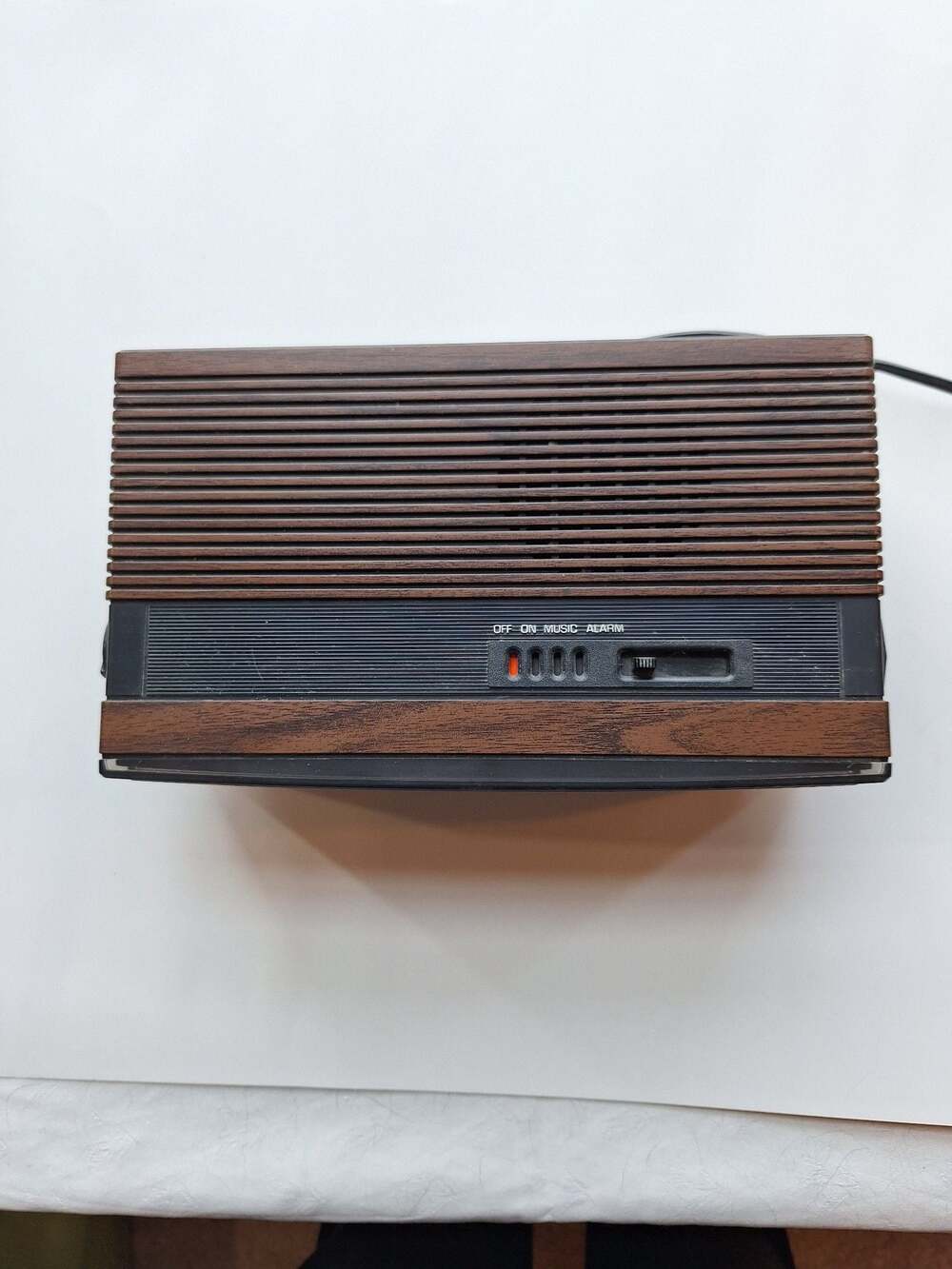 General Electric GE Vintage Flip Number AM/FM Clock Radio Model 7-4305D